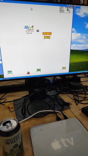 A little game of SkiFree being played in Windows XP